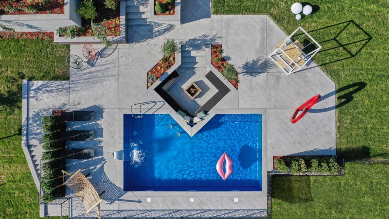 Riverside Pool Villa-Karlofça Dış mekan fotoğraf