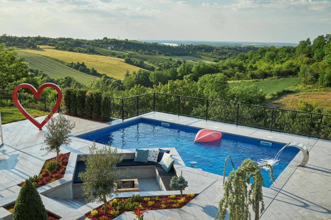 Riverside Pool Villa-Karlofça Dış mekan fotoğraf