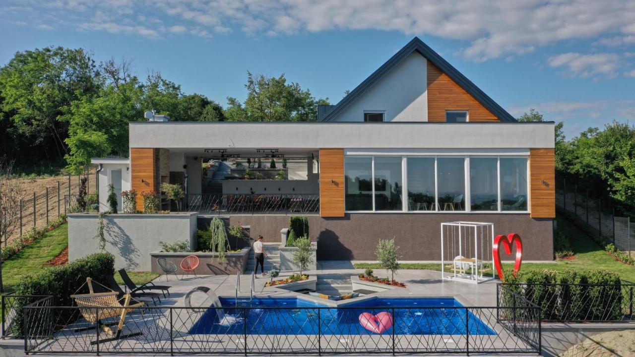 Riverside Pool Villa-Karlofça Dış mekan fotoğraf