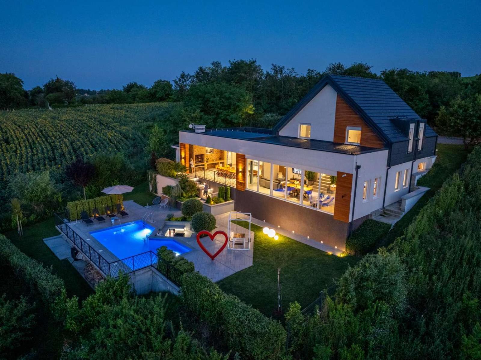 Riverside Pool Villa-Karlofça Dış mekan fotoğraf